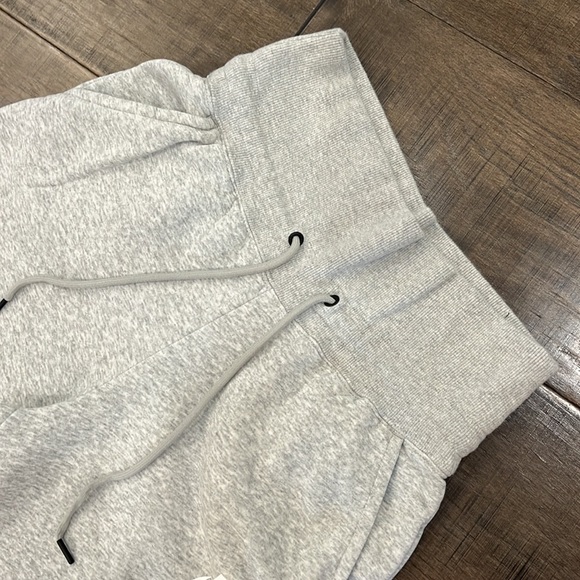 NIKE HIGH WAIST CROPPED PANTS SIZE M - Picture 9 of 16